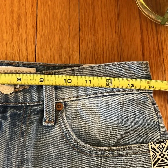 Distressed Lucky Brand Relaxed Taper Jeans with Ribbon Accent Size 24/00 VGC 🌺 - Picture 7 of 9